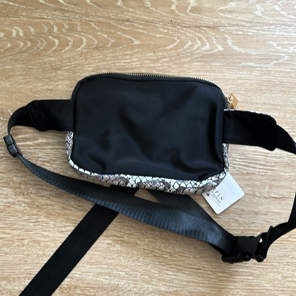 Fanny pack, cross body bag - Picture 3 of 4